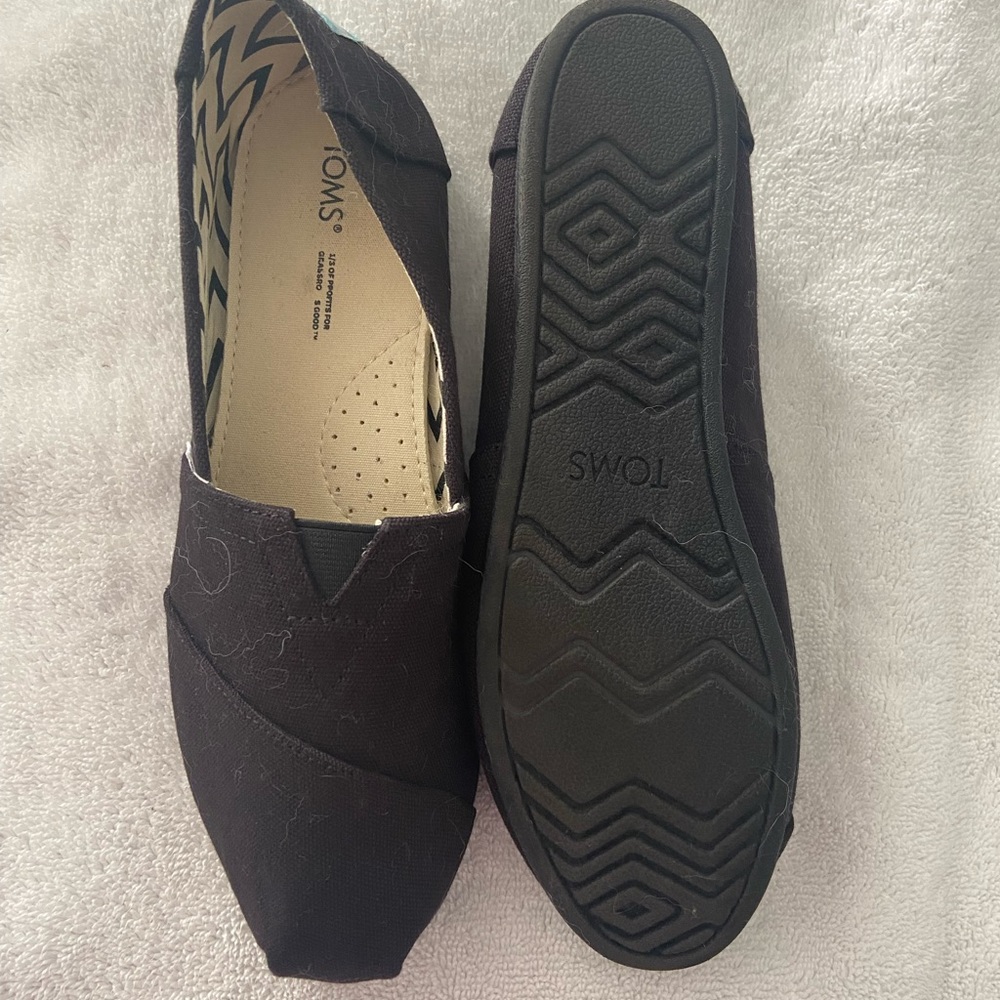 Women’s black Toms size 9.5